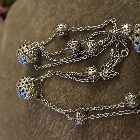 5/$25 VTG Filigree Ball Beaded Long Chain Necklace - Picture 4 of 5
